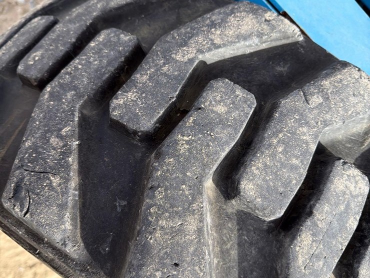 2013-genie-gs-4390-rough-terrain-scissor-lift-image-9