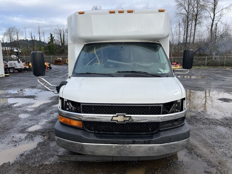 2014-chevrolet-express-paratransit-bus-image-8