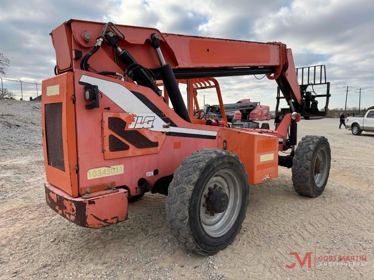 2015-jlg-8042-image-2