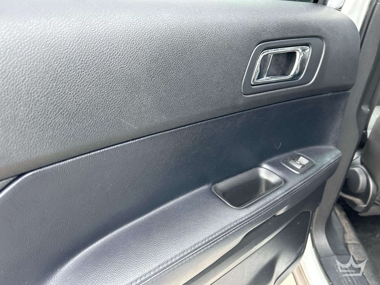 2016-ford-explorer-image-22