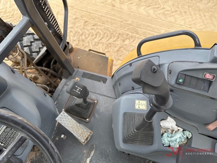 new-holland-b95c-image-19