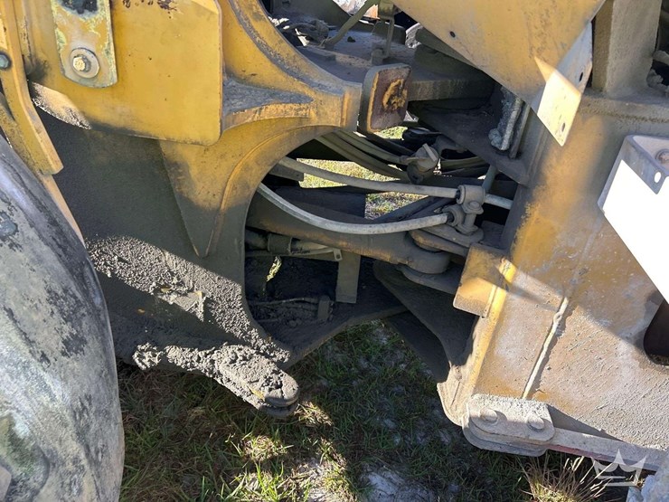 caterpillar-928g-image-13