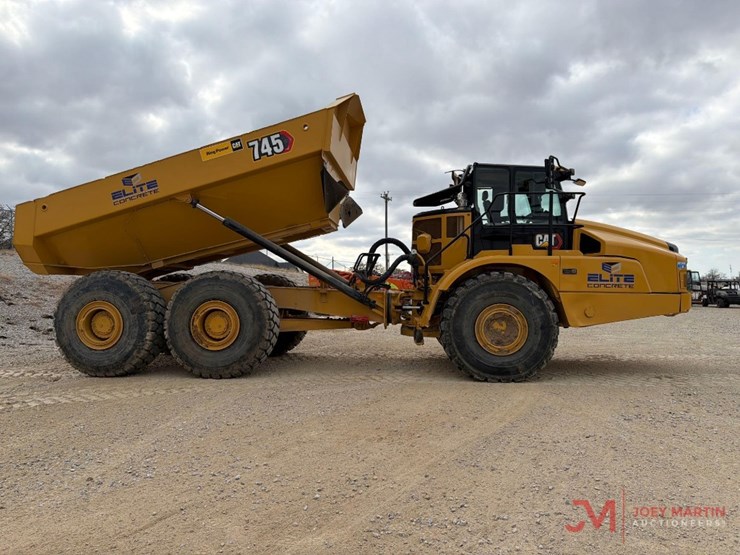 caterpillar-745-image-2