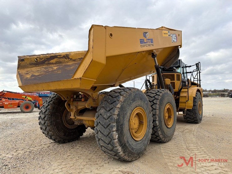 caterpillar-745-image-3