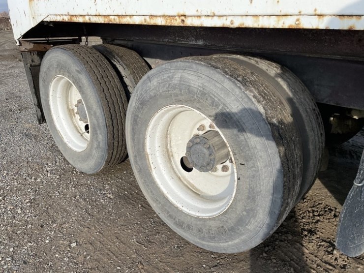 1988-peterbilt-379-image-16