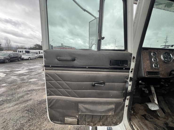 1998-international-9200-image-23