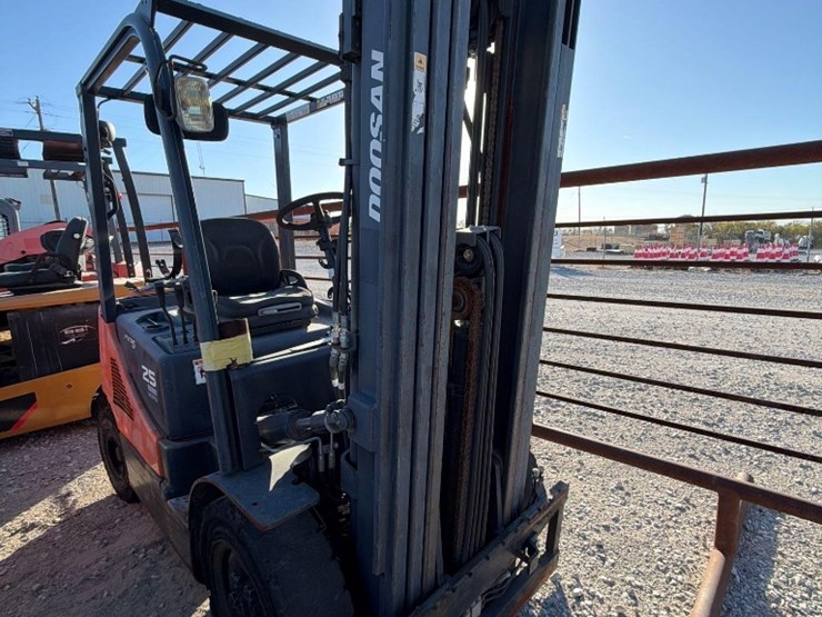 doosan-g25e-5-image-1