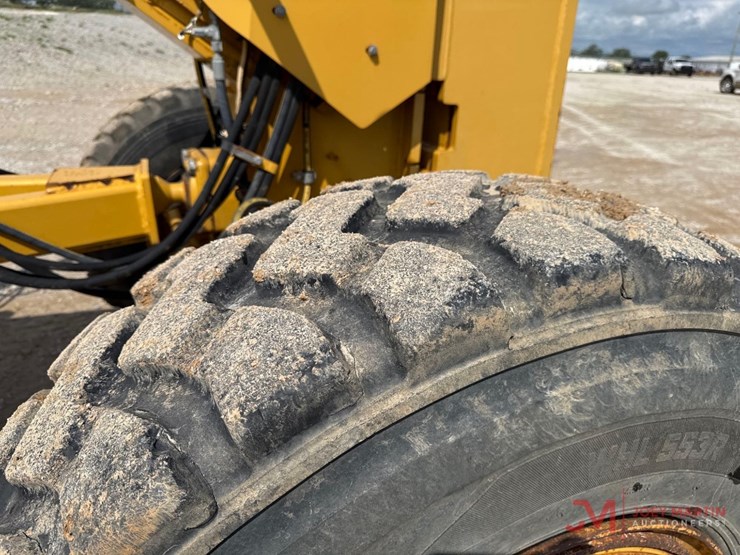 2012-caterpillar-140m2-image-16