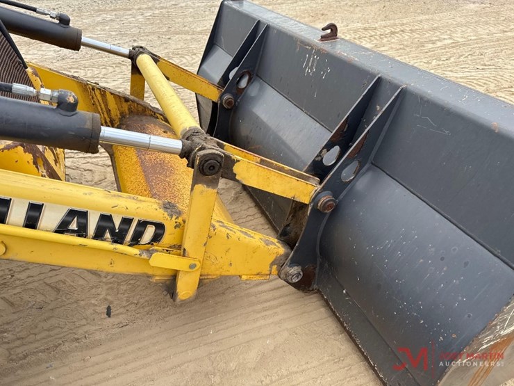 new-holland-b95c-image-16