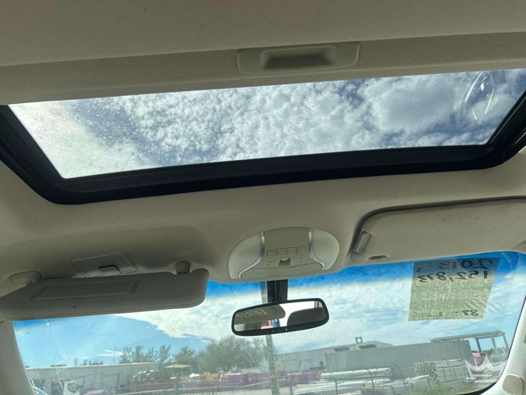 2013-infiniti-jx35-v-suv-image-32