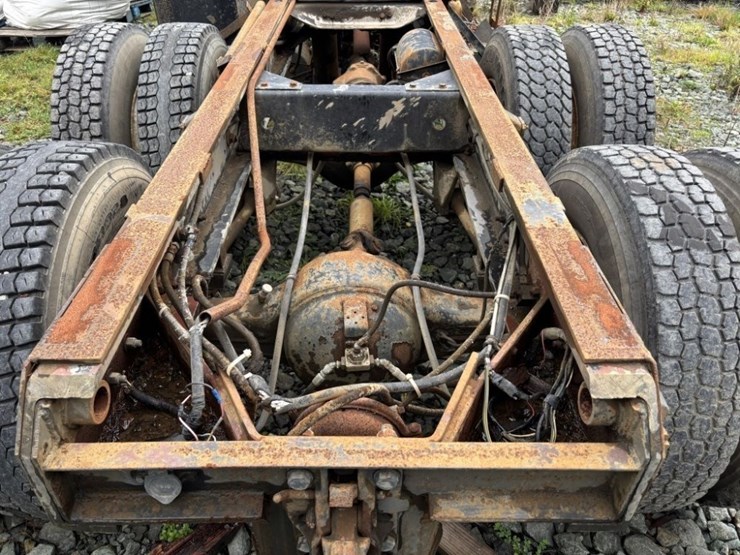 freightliner-t6364-t/a-cab-&-chassis-image-15