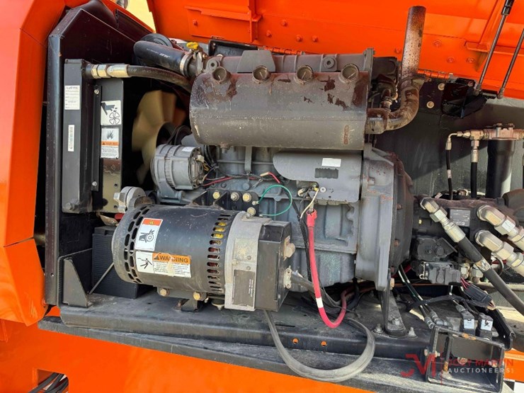 2013-jlg-800s-image-7