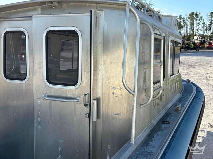 2011-armstong-marine-pilot-house-boat-w/-t/a-boat-trailer-image-14