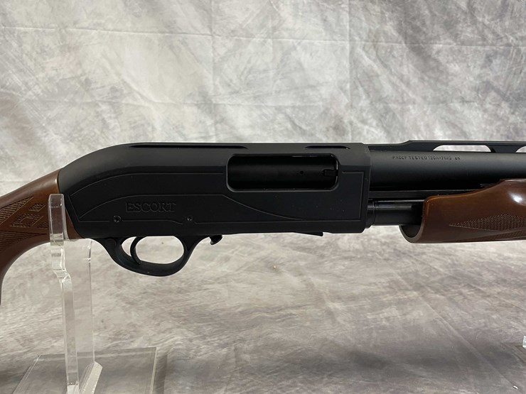 #4045-•-escort-m87,-12-ga.-pump-action-shotgun,-sn:-417372,-(neenah,-wi)-image-4