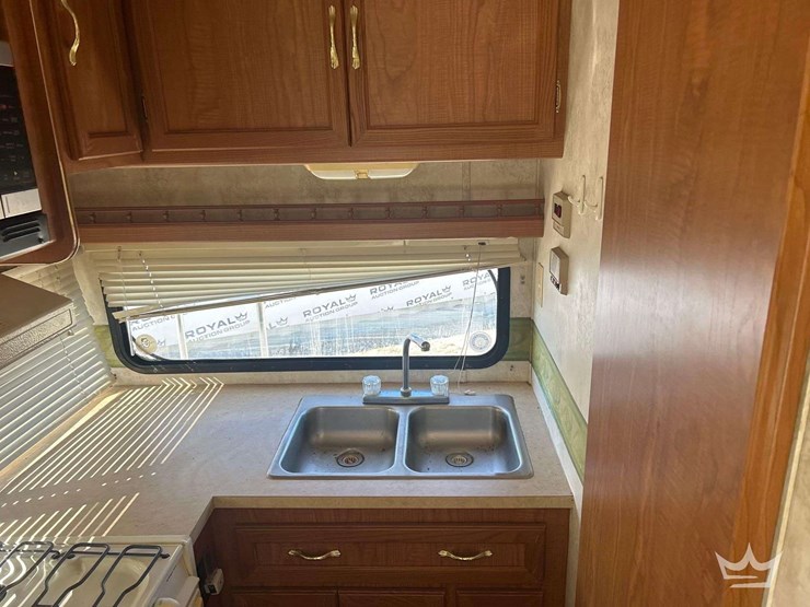 2003-coachmen-catalina-sport-220rk-class-c-motorhome-image-24