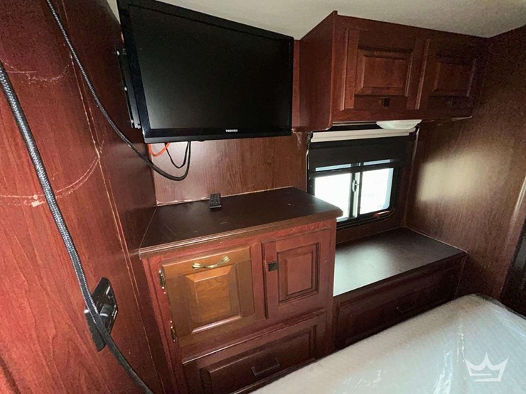 2013-freightliner-forest-river-390bh-39ft.-class-a-motorhome-image-18