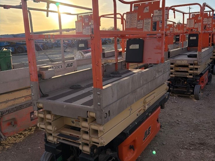 2010-jlg-1930es-image-2