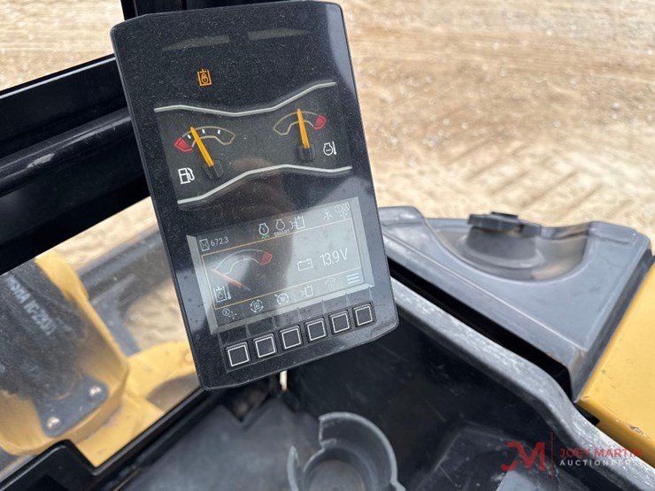 caterpillar-303-image-22