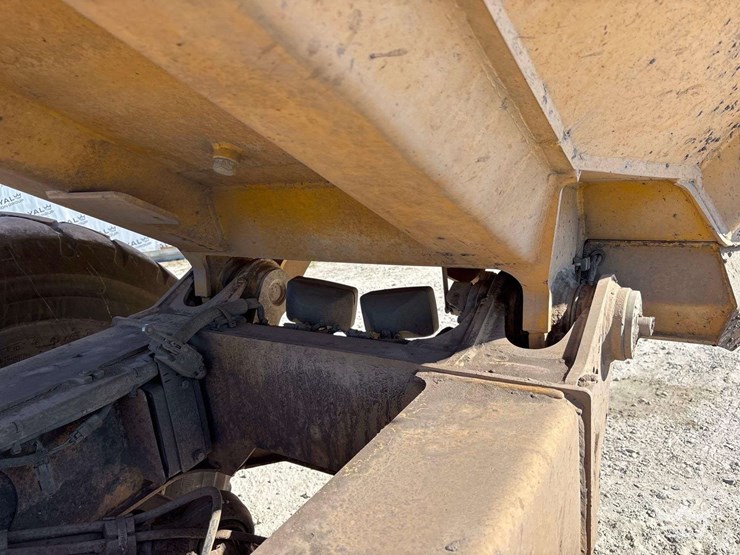 2006-deere-250d-image-12