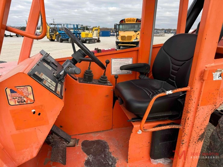 2015-jlg-8042-image-19