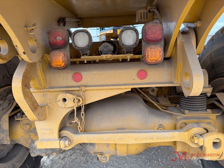 caterpillar-745-image-15