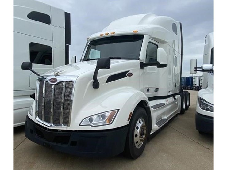 2022-peterbilt-579-image-2