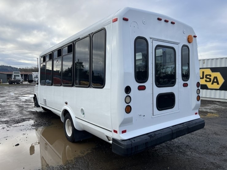 2014-chevrolet-express-paratransit-bus-image-6