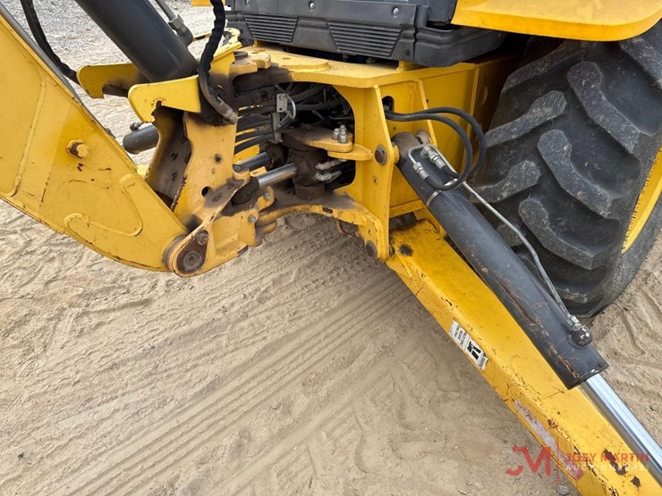 new-holland-b95c-image-12