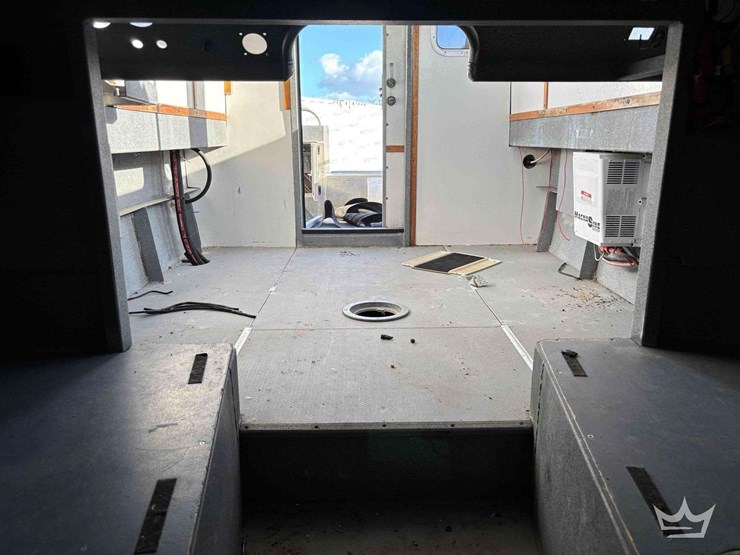 2011-armstong-marine-pilot-house-boat-w/-t/a-boat-trailer-image-51