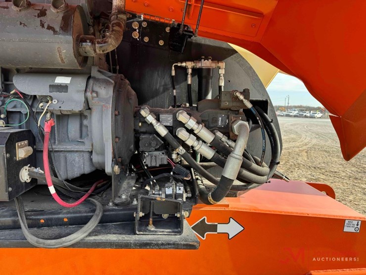 2013-jlg-800s-image-8