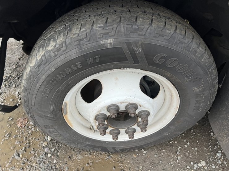 2014-chevrolet-express-paratransit-bus-image-16