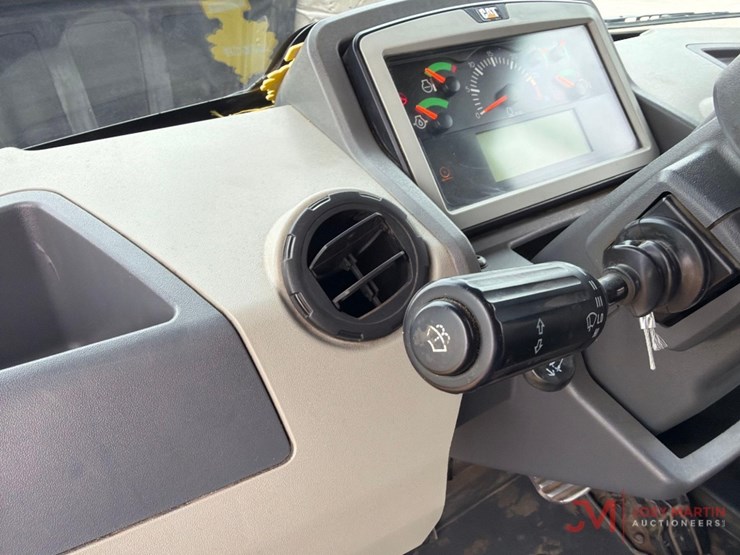 caterpillar-745-image-24