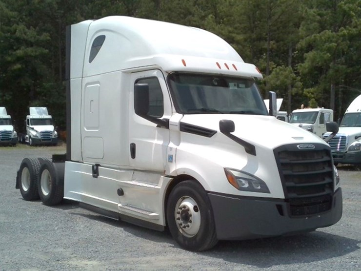 2020-freightliner-cascadia-126-image-1