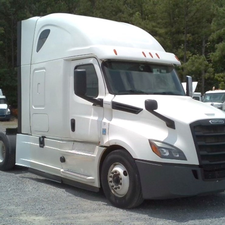 2020 FREIGHTLINER CASCADIA 126