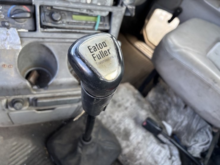 freightliner-s/a-truck-tractor-image-25