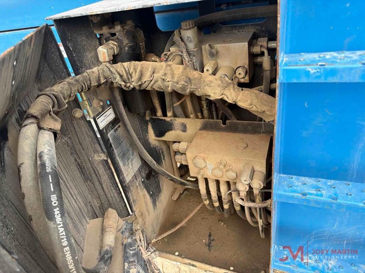 2016-genie-gs-3384-rough-terrain-scissor-lift-image-10