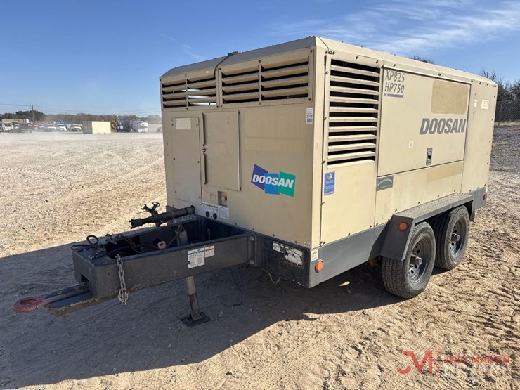 2020-doosanxp825hp-750-towable-air-compressor-image-4