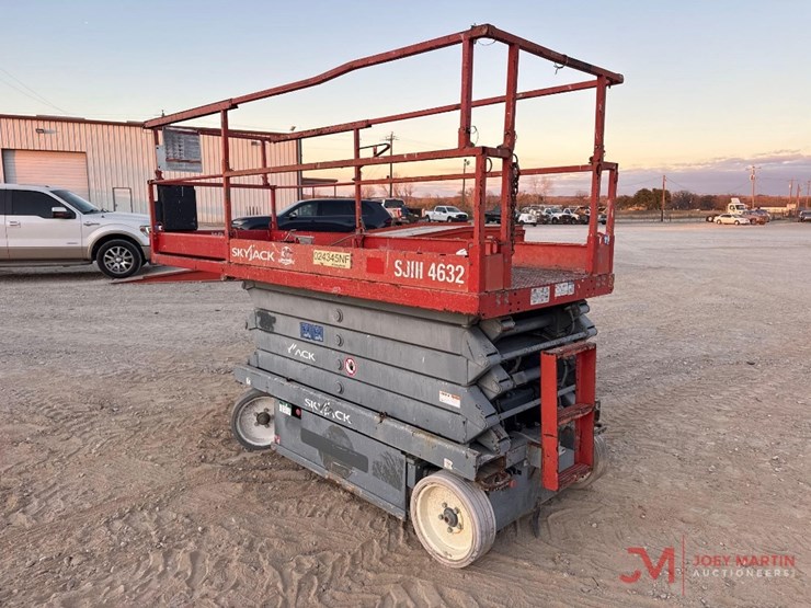 2015-skyjack-sj4632-electric-scissor-lift-image-3