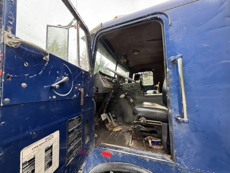 freightliner-t6364-t/a-cab-&-chassis-image-16