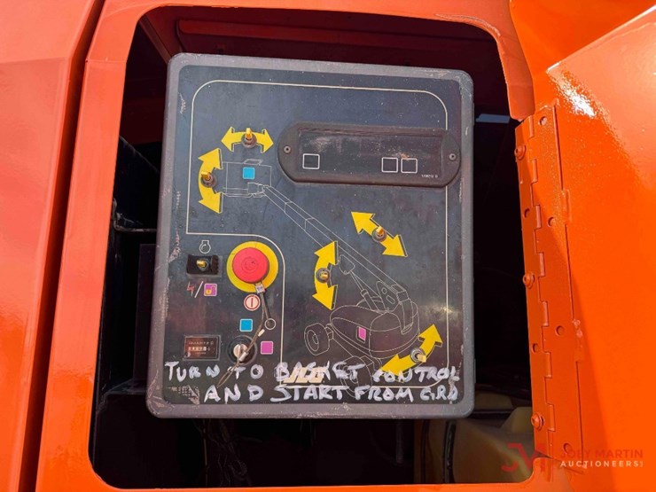 2013-jlg-800s-image-19