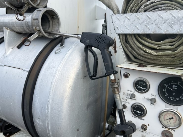 2009-gmc-w5500-image-25