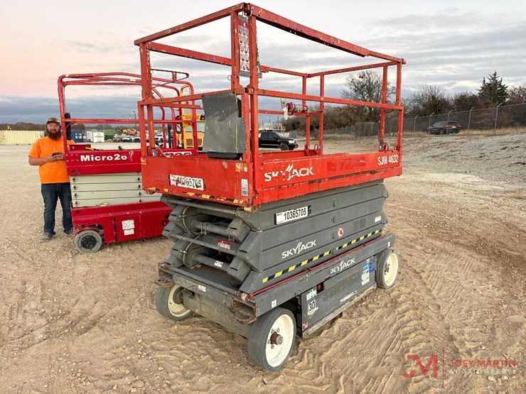 skyjack-sj4632-electric-scissor-lift-image-4