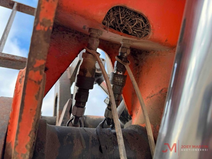 2015-jlg-8042-image-7