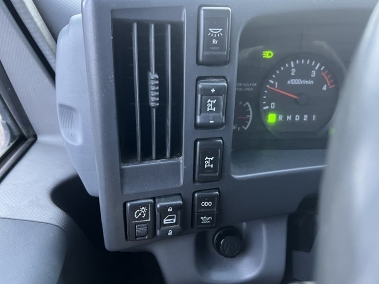 2009-gmc-w5500-image-34