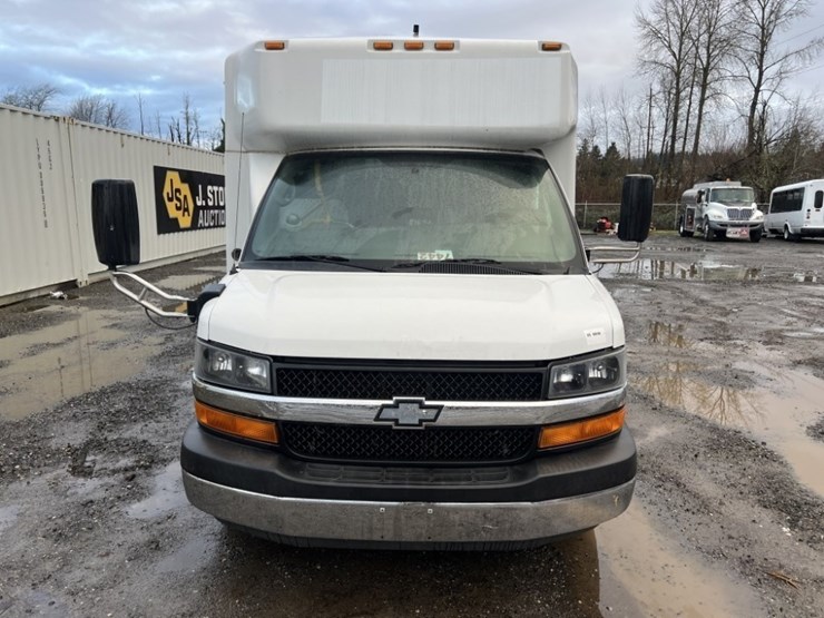 2015-chevrolet-express-paratransit-bus-image-8