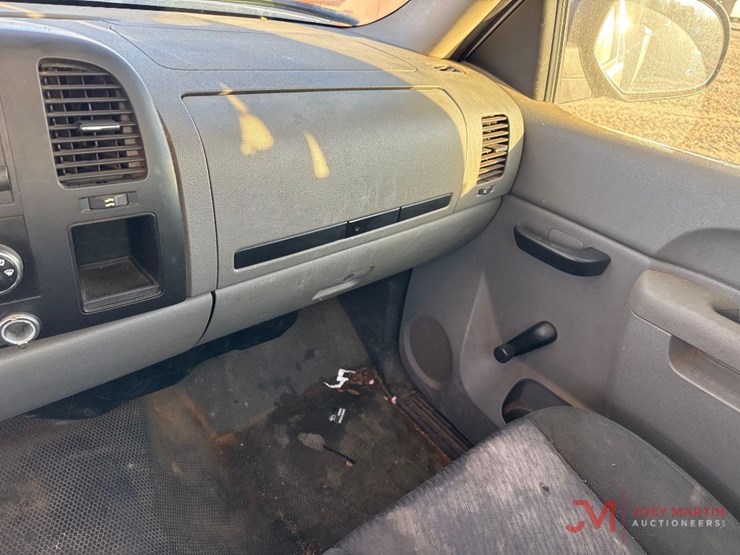 2008-chevrolet-silverado-2500-image-26