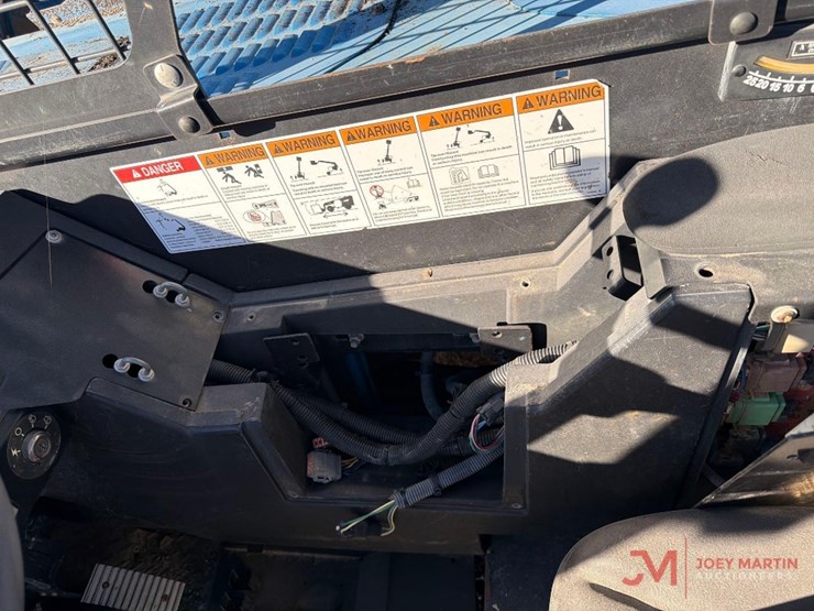 2018-genie-gth844-image-13