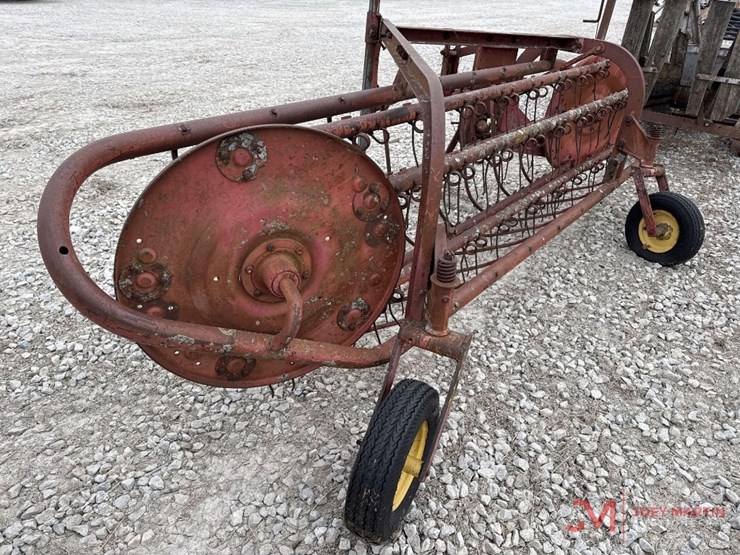 massey-ferguson-side-discharge-hay-rake-image-3