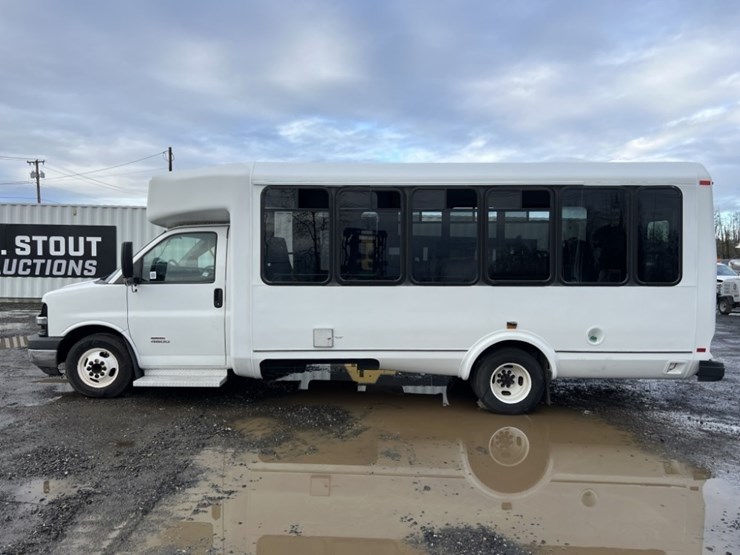 2014-chevrolet-express-paratransit-bus-image-7