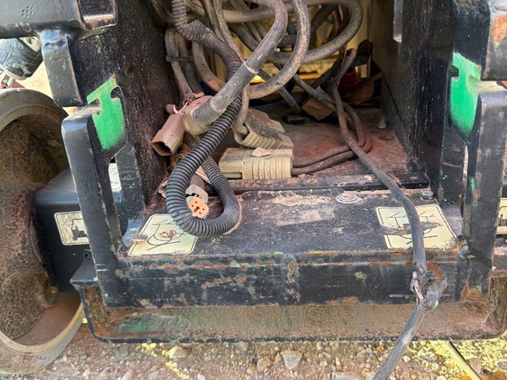 2010-jlg-1930es-image-8